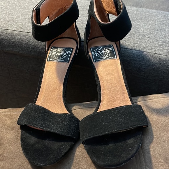 Black suede heels - Picture 5 of 6